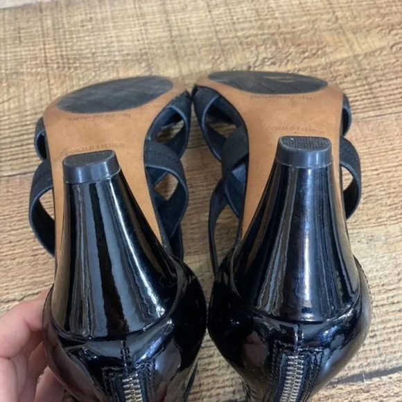 Donald J Pliner Black Leather Vida Strech Strappy Sandals Womens 7.5M - Picture 12 of 12